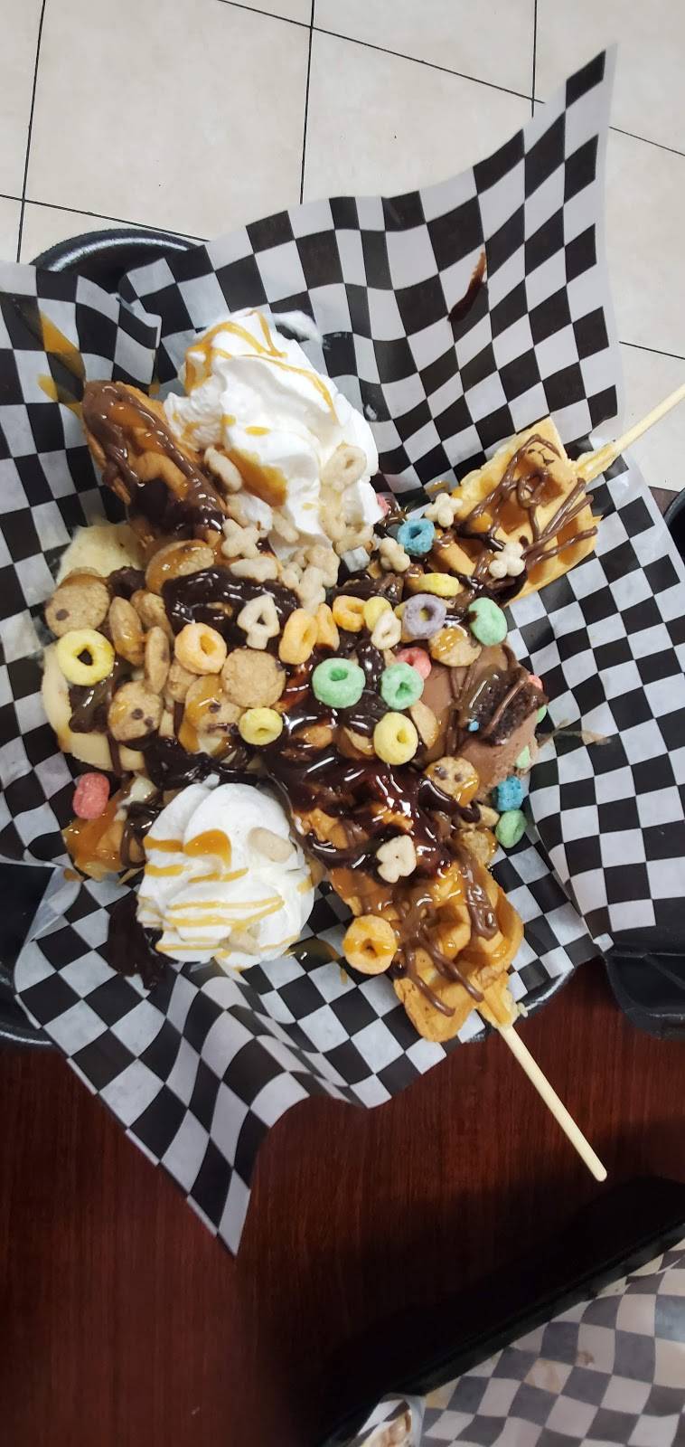 Muncheez | restaurant | 16067 Vanowen St, Van Nuys, CA 91406, USA | 3233666363 OR +1 323-366-6363