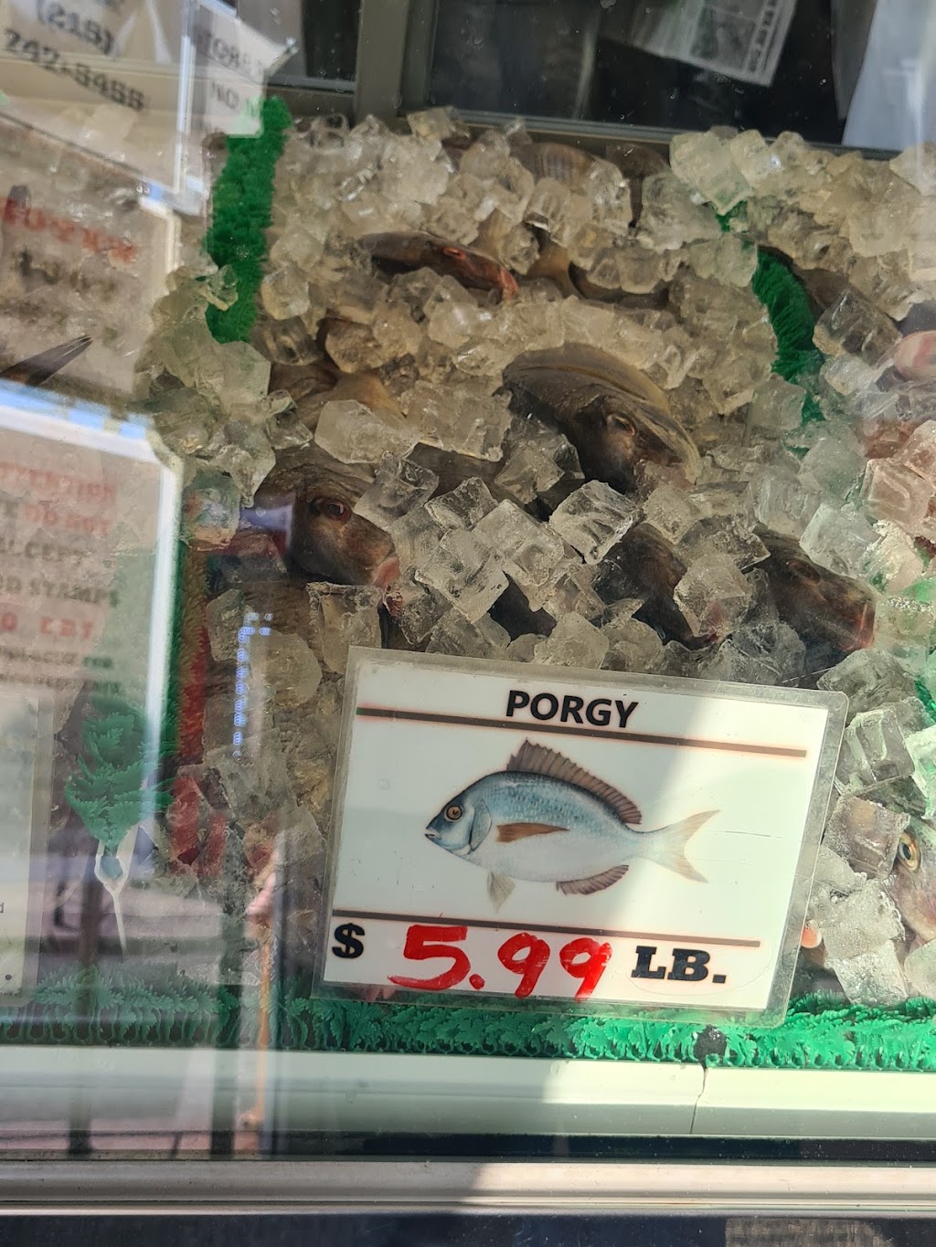 S & J Seafood | restaurant | 713 S 52nd St, Philadelphia, PA 19143, USA | 2157475455 OR +1 215-747-5455