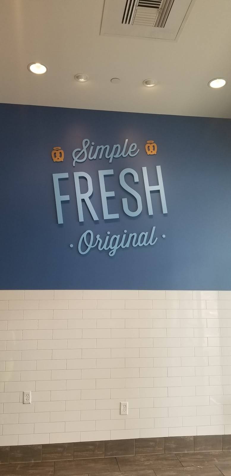 Auntie Annes | bakery | 311 Stanley K Tanger Dr Suite 1525, Lancaster, PA 17602, USA | 7176212665 OR +1 717-621-2665