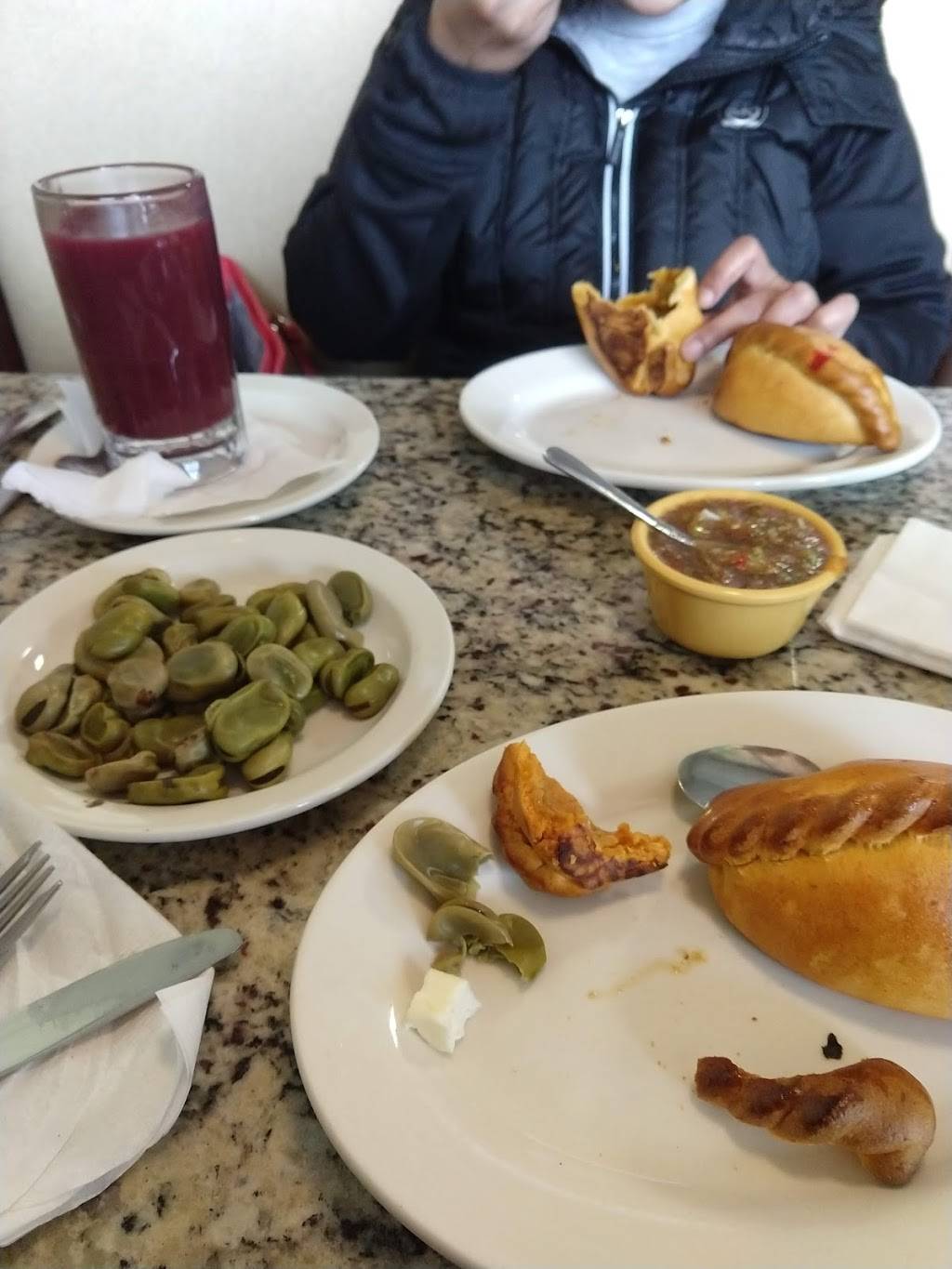 Bettys Grill Restaurant | restaurant | 46950 Community Plaza, Sterling, VA 20164, USA | 7034444403 OR +1 703-444-4403