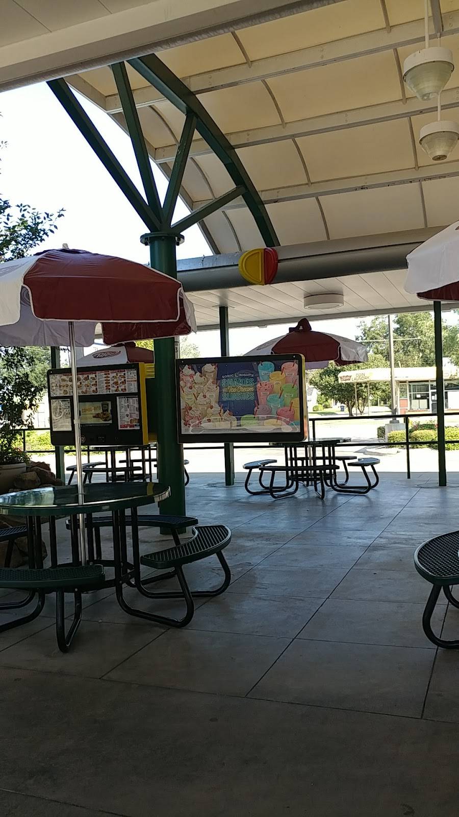 Sonic Drive-In | restaurant | 3342 NW 23rd St, Oklahoma City, OK 73107, USA | 4059431193 OR +1 405-943-1193