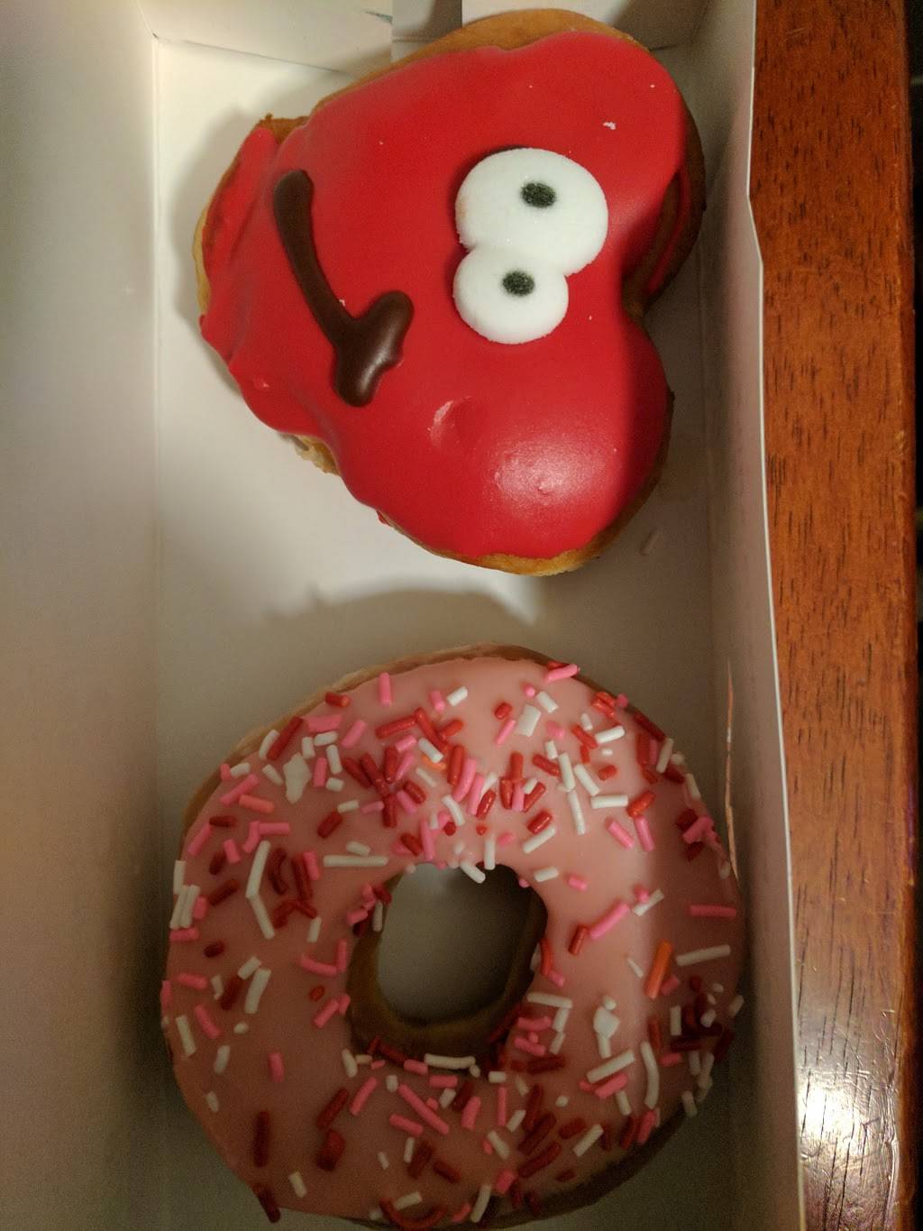 Krispy Kreme | bakery | 6072 Stage Rd, Bartlett, TN 38134, USA | 9013733802 OR +1 901-373-3802