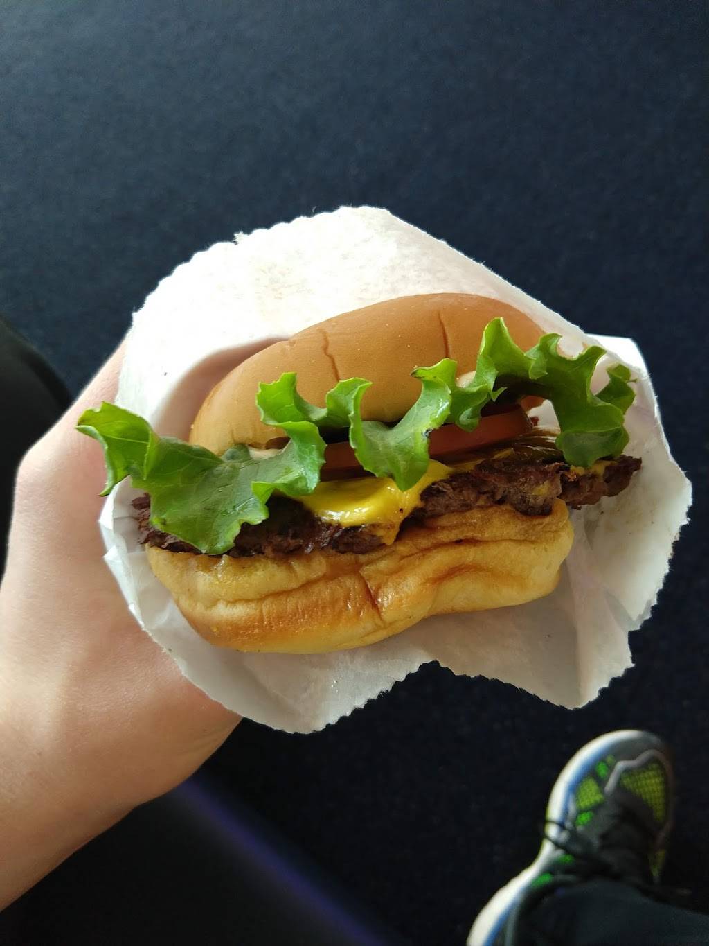Shake Shack | meal takeaway | Terminal 4 / Gate B23 & B37, Jamaica, NY 11430, USA | 7187514760 OR +1 718-751-4760