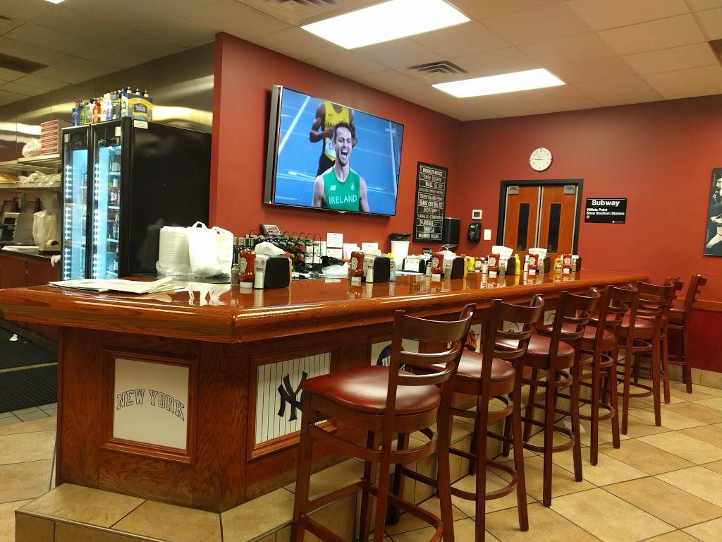 Santinis New York Style Deli | restaurant | 1443 Chain Bridge Rd, McLean, VA 22101, USA | 7037487777 OR +1 703-748-7777