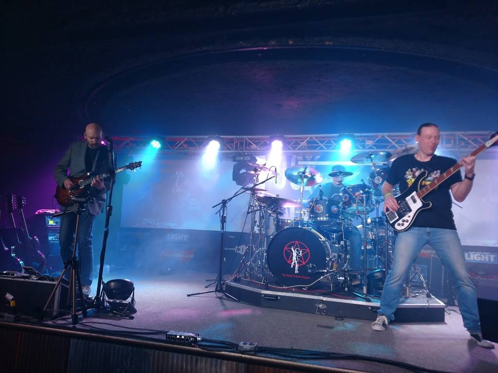 Rock Country MKE | restaurant | 11400 W Silver Spring Rd, Milwaukee, WI 53225, USA | 4147585101 OR +1 414-758-5101