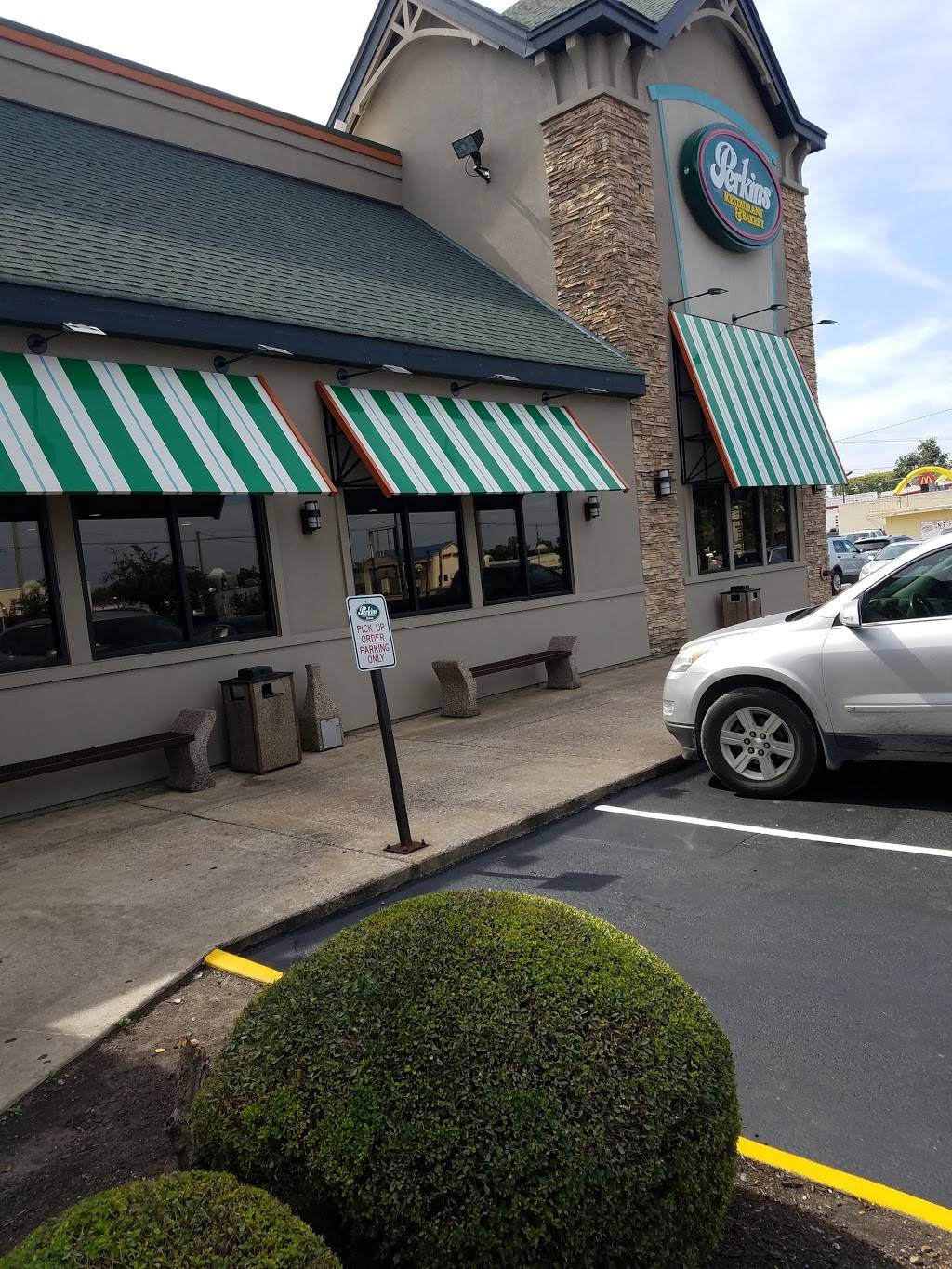 Perkins Restaurant & Bakery | restaurant | 1121 E Main St, Blytheville, AR 72315, USA | 8707636797 OR +1 870-763-6797