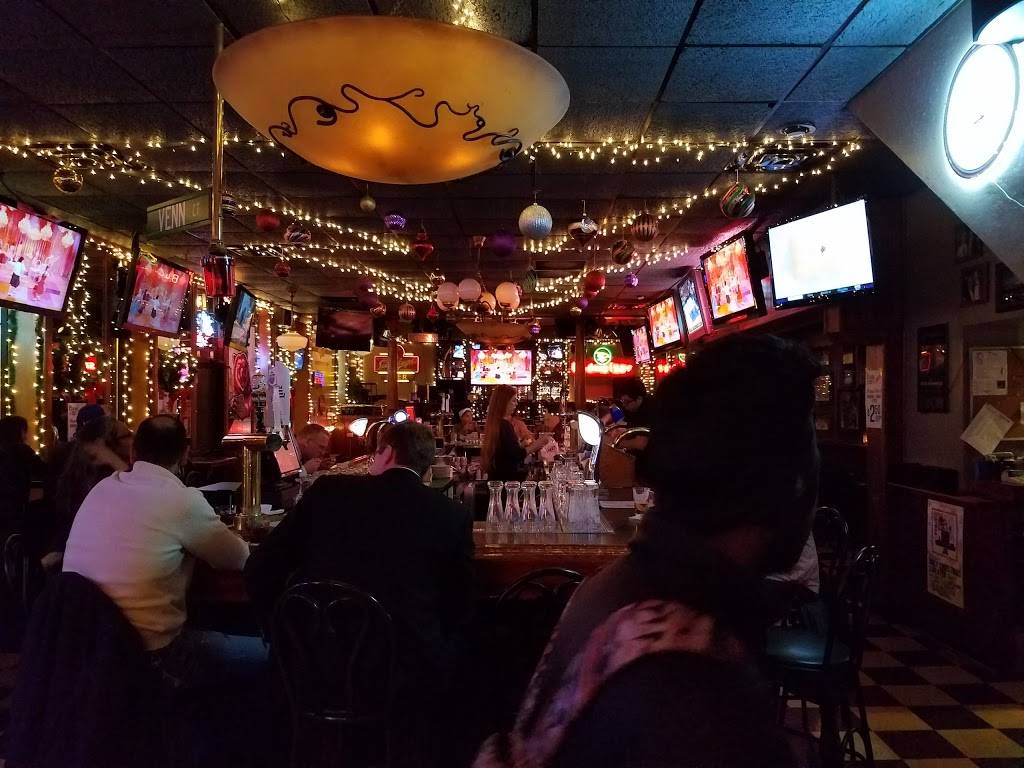 Hawkeyes Bar & Grill | restaurant | 1458 W Taylor St, Chicago, IL 60607, USA | 3122263951 OR +1 312-226-3951