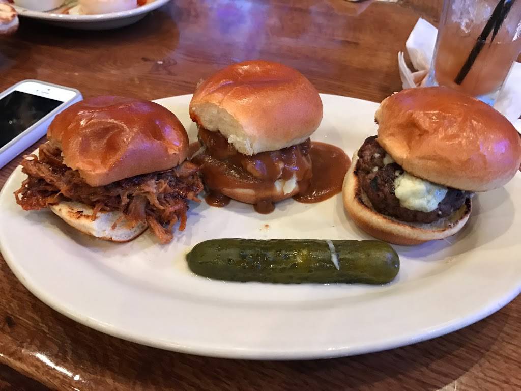 Nikos Pointers Saloon | restaurant | 106 S State St, Marengo, IL 60152, USA | 8155687955 OR +1 815-568-7955