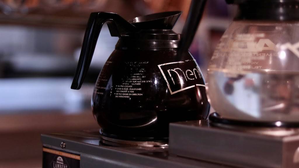 Restaurant Chez-Mado | restaurant | 1454 Bd Jutras O, Victoriaville, QC G6P 6R8, Canada | 8197585999 OR +1 819-758-5999