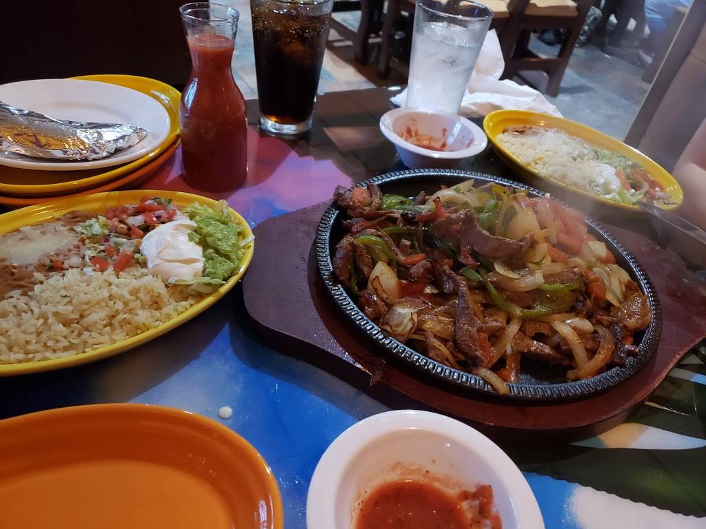 Los Tapatíos Mexican Grill and Bar | restaurant | 3905 Twin Creek Dr, Bellevue, NE 68123, USA | 4028109722 OR +1 402-810-9722