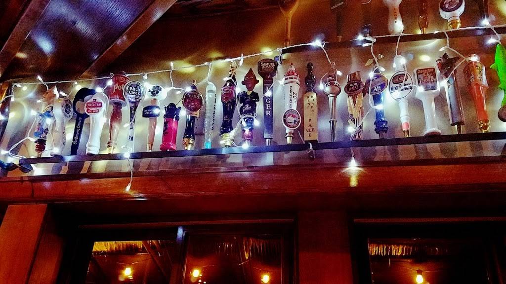 Hooligans Super Bar | restaurant | 2017 E North Ave, Milwaukee, WI 53202, USA | 4142735230 OR +1 414-273-5230