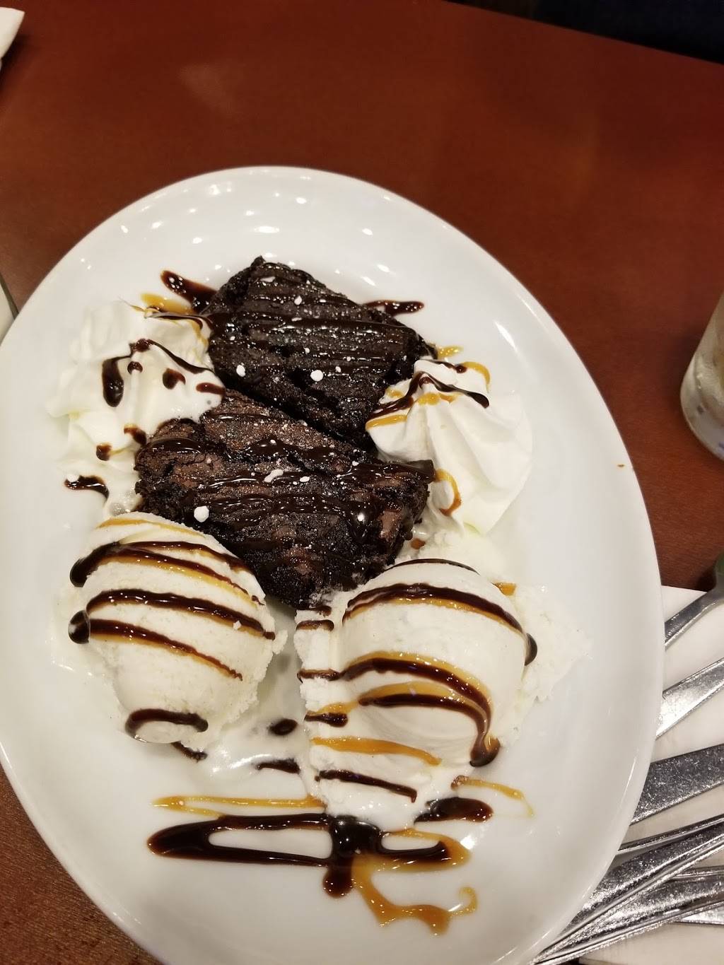 Boston Pizza | restaurant | 16A Leslie St Unit 1, Toronto, ON M4M 3C1, Canada | 4167784700 OR +1 416-778-4700