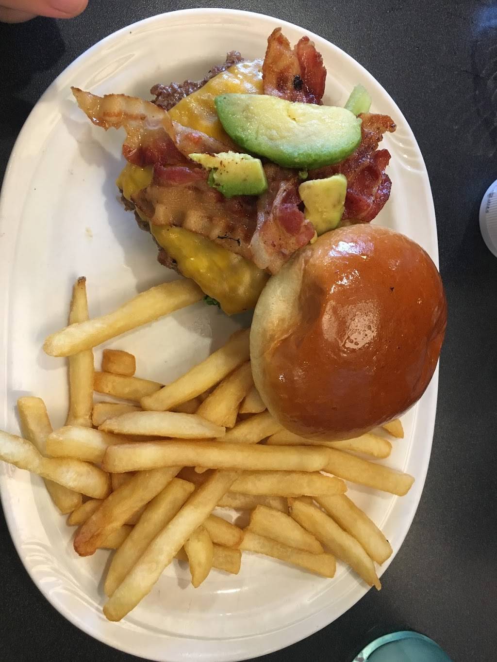 Friendlys | restaurant | 1021 Main St, South Weymouth, MA 02190, USA | 7813378877 OR +1 781-337-8877