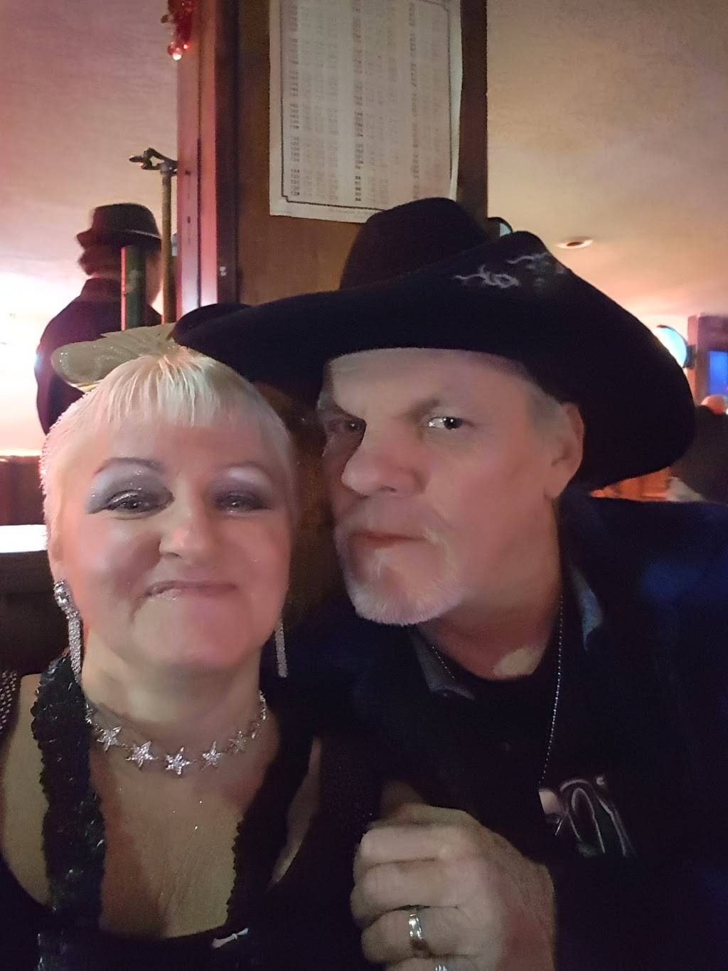 The Village Inn | restaurant | 447 N 2nd St, Hamilton, OH 45011, USA | 5138946666 OR +1 513-894-6666