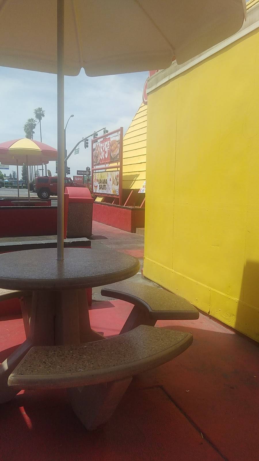 Wienerschnitzel | restaurant | 1130 Union Ave, Bakersfield, CA 93307, USA | 6613253055 OR +1 661-325-3055