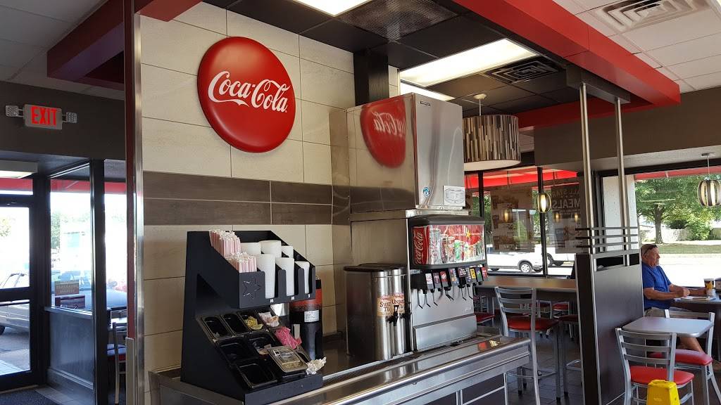 Hardees | restaurant | 1951 Lynnhaven Pkwy, Virginia Beach, VA 23453, USA | 7574712068 OR +1 757-471-2068