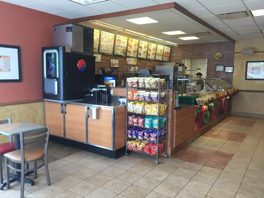 Subway | restaurant | 1278 Avenue Champlain, Disraeli, QC G0N 1E0, Canada | 4184494000 OR +1 418-449-4000