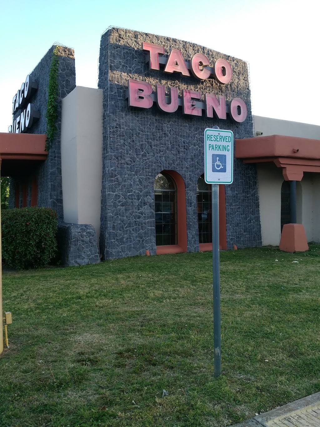 Taco Bueno | restaurant | 905 N Commerce St, Ardmore, OK 73401, USA | 5802236423 OR +1 580-223-6423