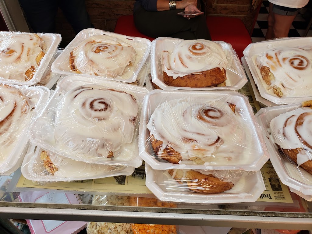 Luxury Diner | restaurant | 1401 W Lincolnway, Cheyenne, WY 82001, USA | 3076351219 OR +1 307-635-1219