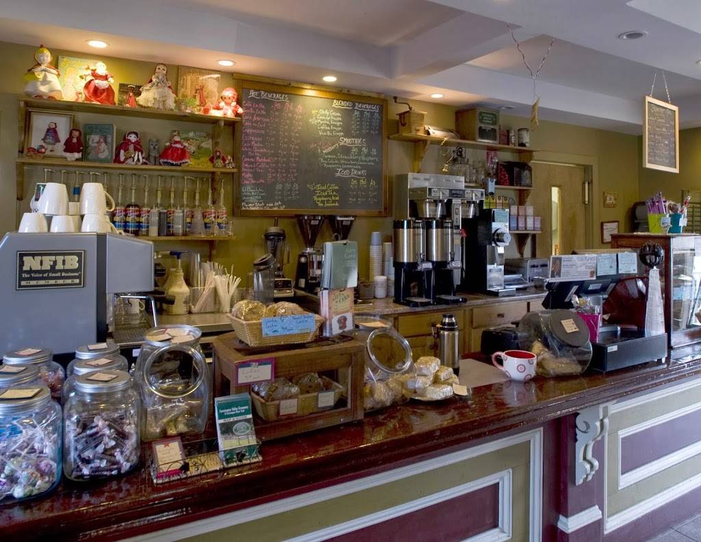 Red Riding Hoods Basket Cafe | cafe | 108 Congamond Rd, Southwick, MA 01077, USA | 4135692300 OR +1 413-569-2300