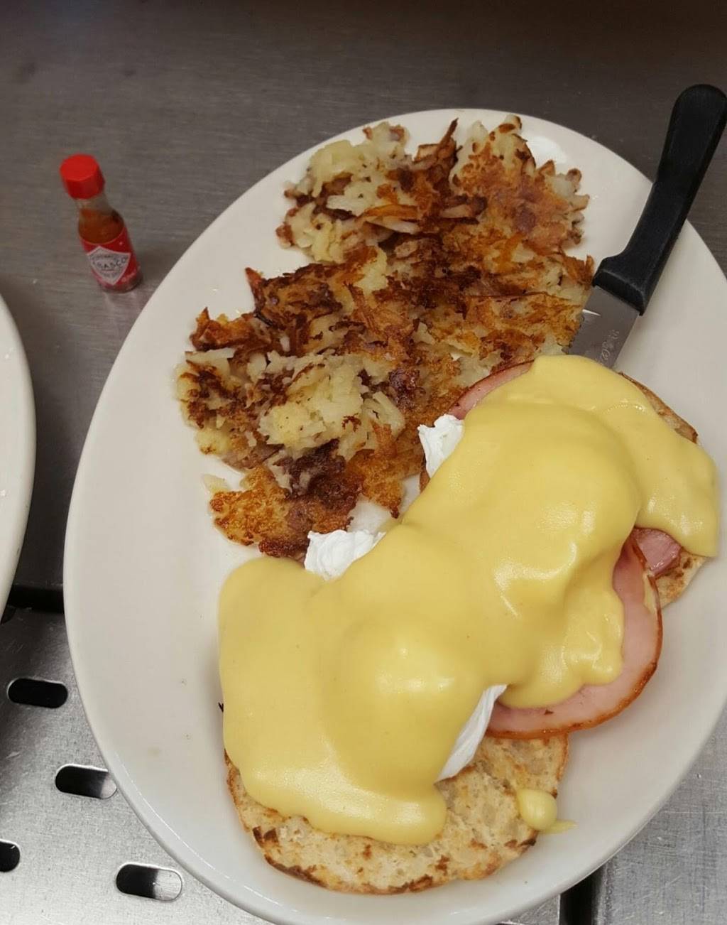 Golden Biscuit Inc | restaurant | 110 Faulkner St, New Smyrna Beach, FL 32168, USA | 3864090880 OR +1 386-409-0880