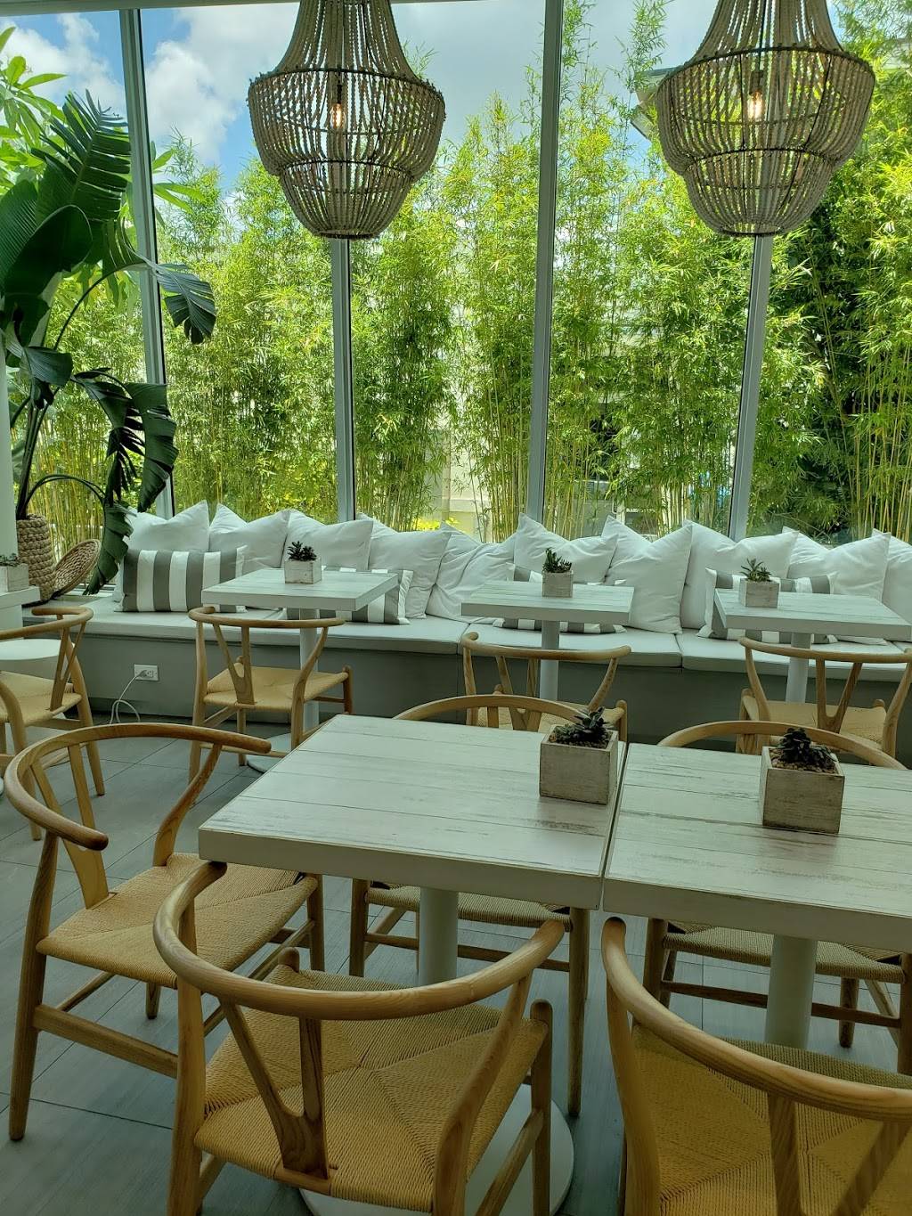 Pura Vida Coral Gables | restaurant | 1100 Stanford Dr, Coral Gables, FL 33146, USA | 3052849556 OR +1 305-284-9556