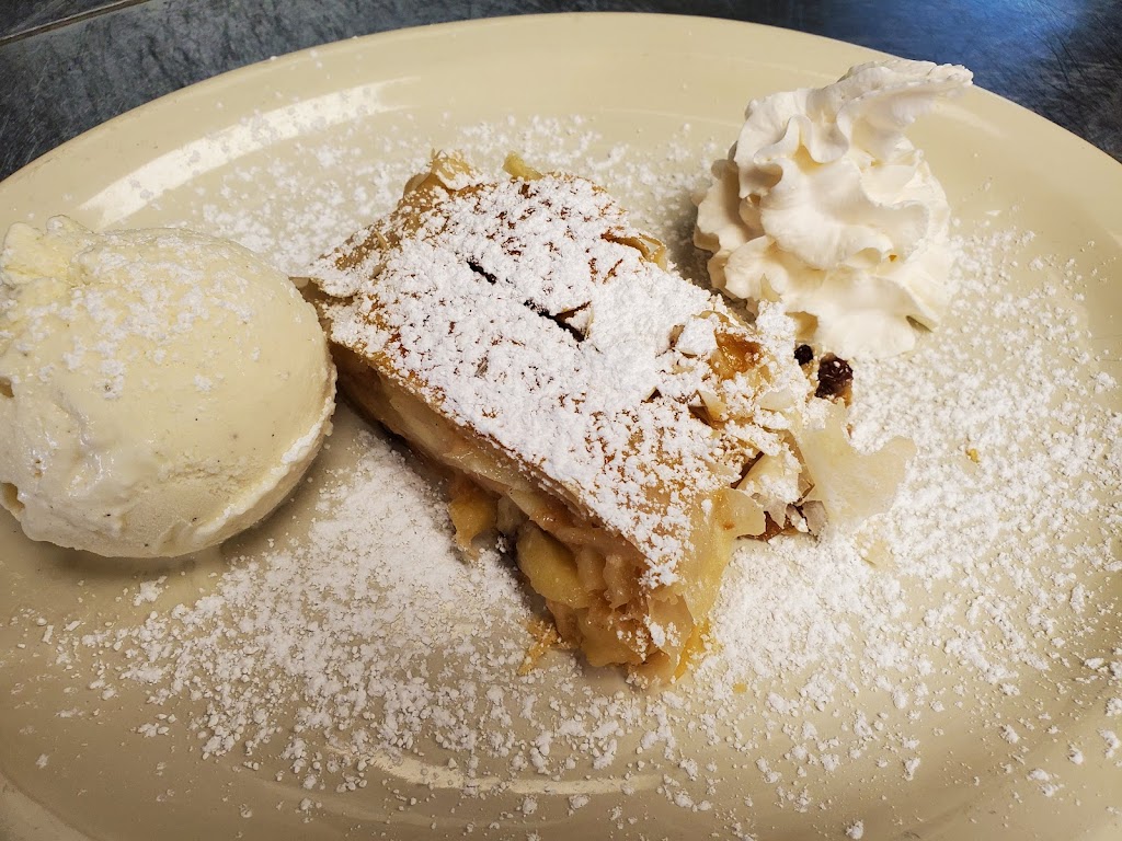 The Bavarians Wirtshaus | restaurant | 24 Miracle Strip Pkwy SE, Fort Walton Beach, FL 32548, USA | 8502268115 OR +1 850-226-8115