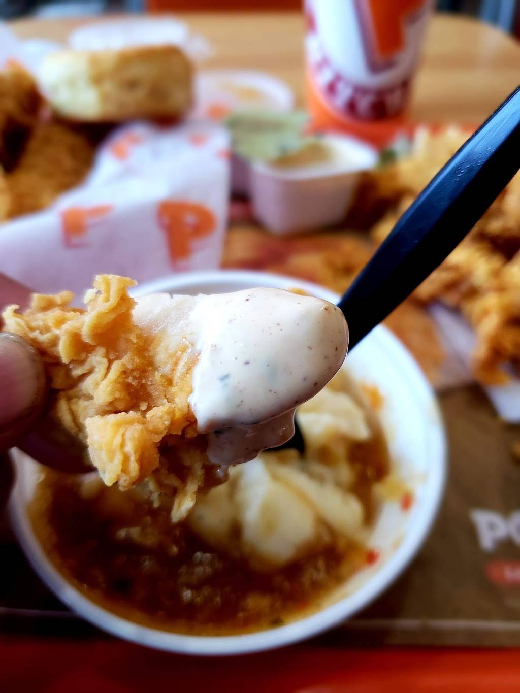 POPEYES LOUISIANA KITCHEN, EGLINTON & DUFFERIN | restaurant | 1875 Eglinton Ave W, York, ON M6E 2J5, Canada | 4167814063 OR +1 416-781-4063