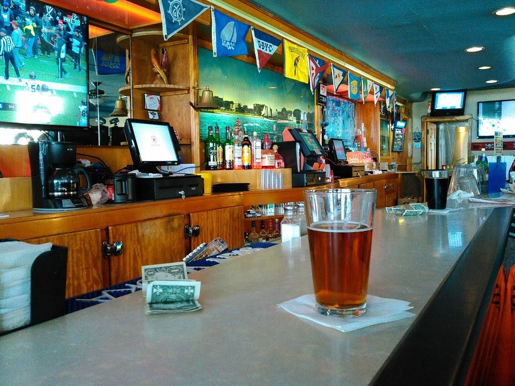 Pirates Cove | restaurant | 727 1st St, Menominee, MI 49858, USA | 9068633005 OR +1 906-863-3005