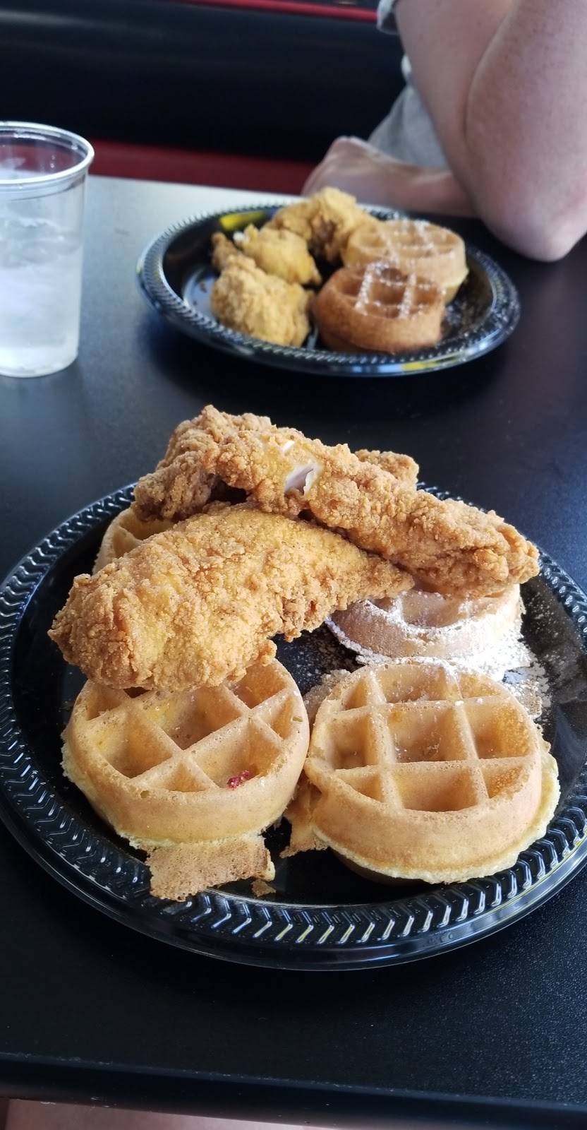 The South Chicken & Waffles Express | restaurant | 13980 Nacogdoches Rd, San Antonio, TX 78217, USA | 2102570018 OR +1 210-257-0018