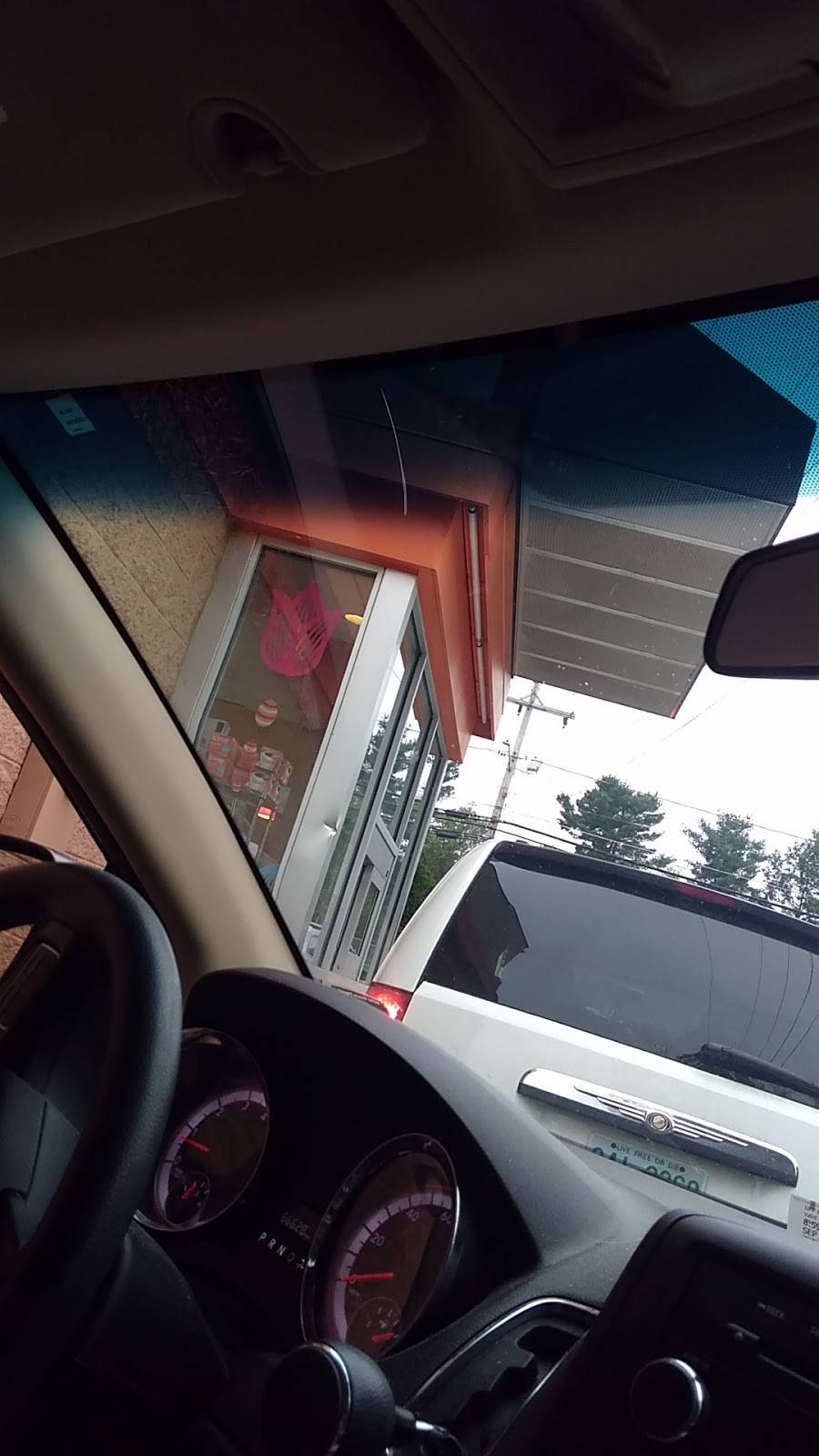 Dunkin | bakery | 143 Elm St, Milford, NH 03055, USA | 6036726328 OR +1 603-672-6328