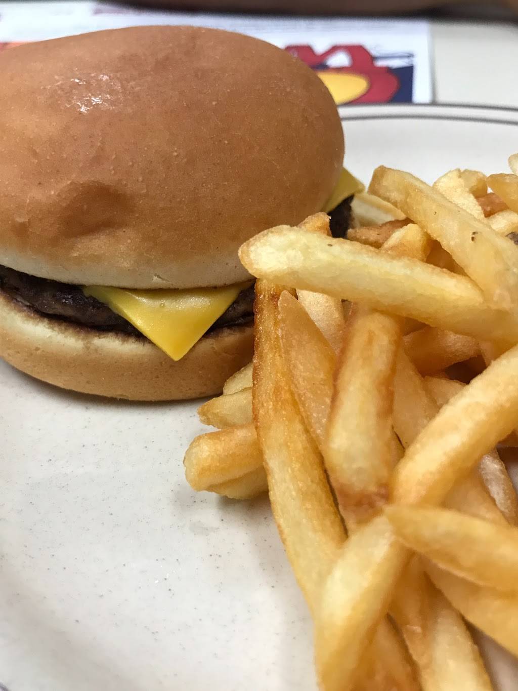 George Webb Restaurant | restaurant | w63n151 Washington Ave, Cedarburg, WI 53012, USA | 2623753626 OR +1 262-375-3626