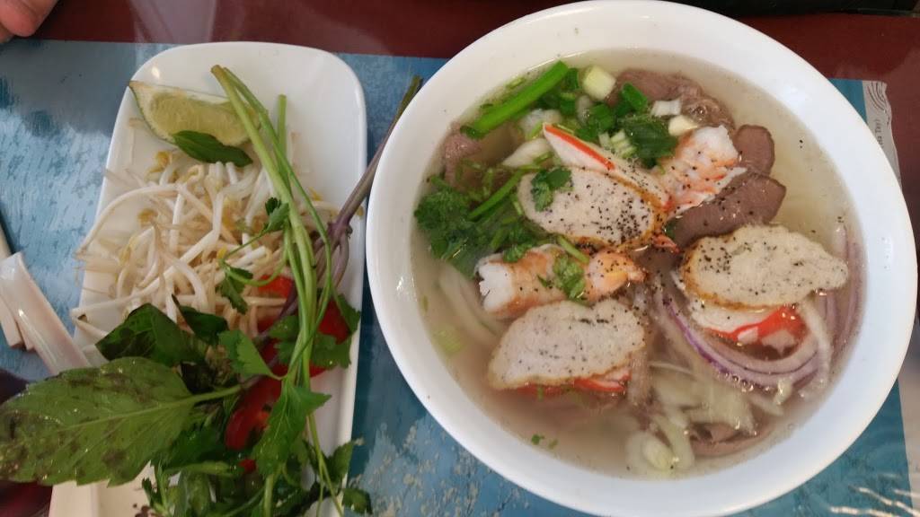 Phở Việtnam | restaurant | 2214 Rogers Ave, Fort Smith, AR 72901, USA | 4797823227 OR +1 479-782-3227