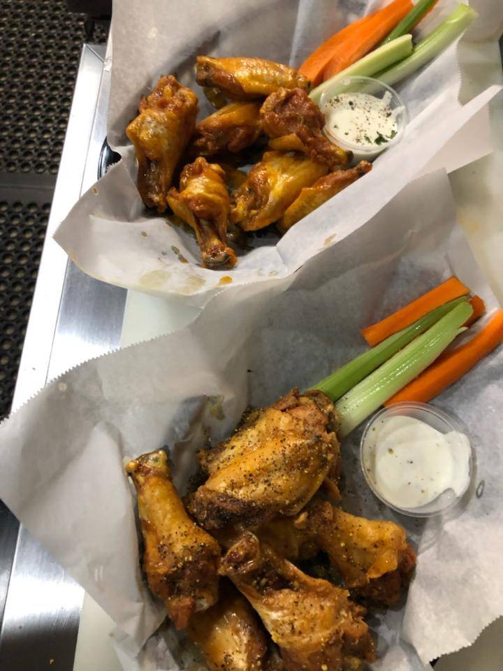 Elis B&W Bar | restaurant | 439 Monroe Ave, Rochester, NY 14607, USA | 5853193542 OR +1 585-319-3542