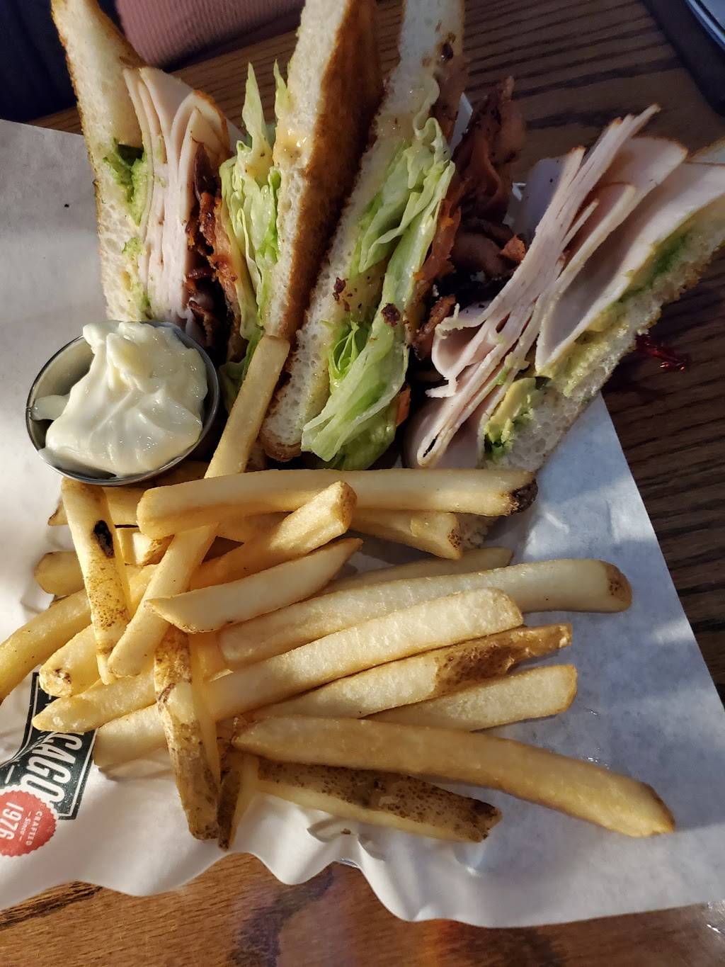 Old Chicago | restaurant | 3550 S Wadsworth Blvd, Lakewood, CO 80235, USA | 3039883414 OR +1 303-988-3414