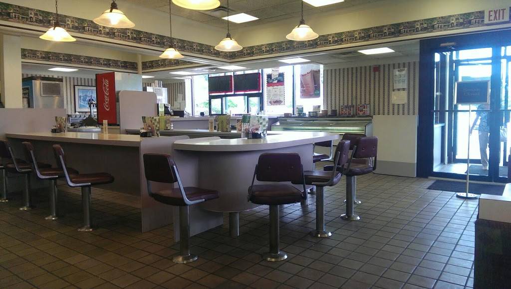 Newport Creamery | restaurant | 7679 Post Rd, North Kingstown, RI 02852, USA | 4012942087 OR +1 401-294-2087