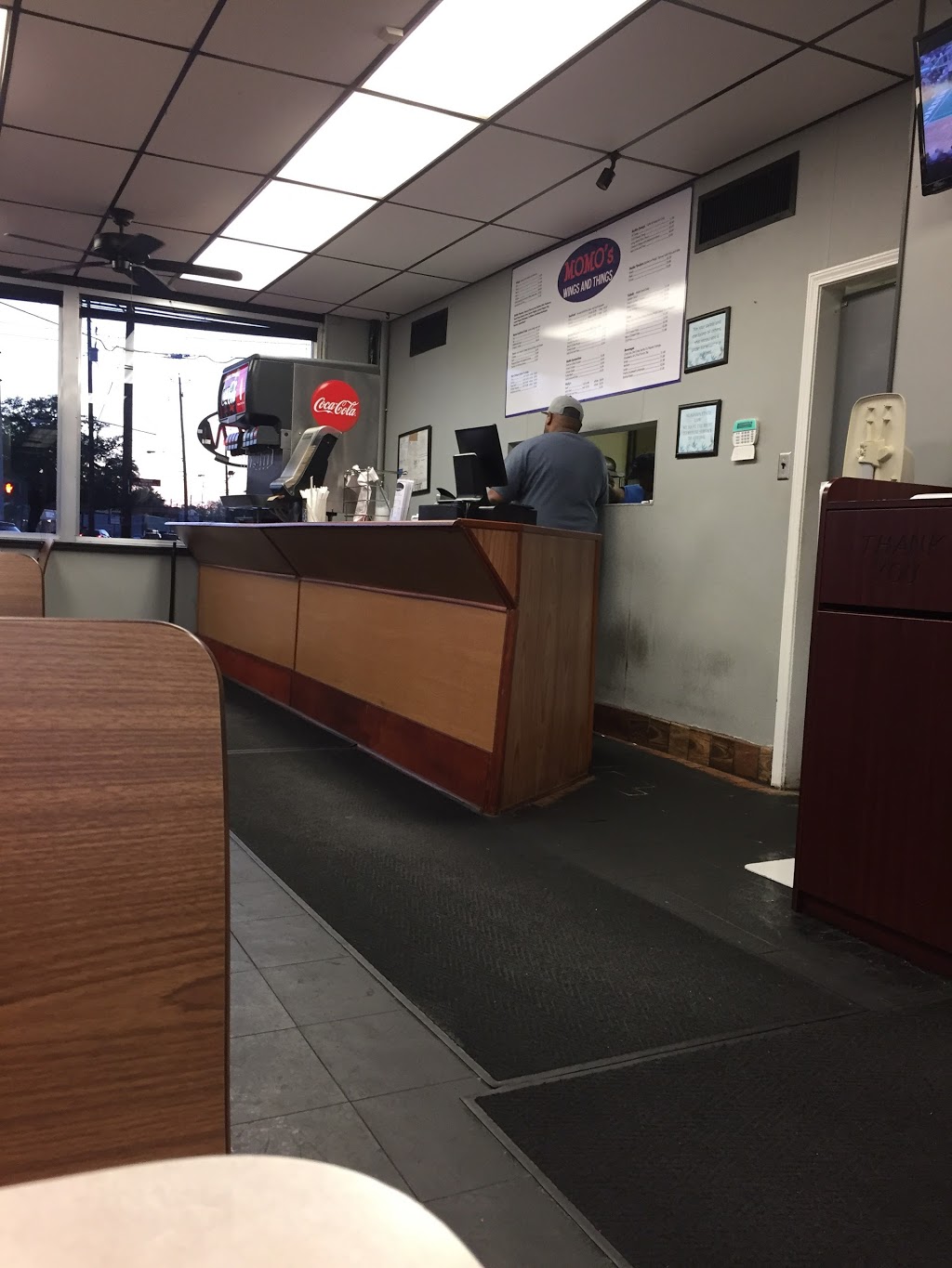 Momos Wings and Things | restaurant | 2662 SpringHill Ave, Mobile, AL 36607, USA | 2514089938 OR +1 251-408-9938