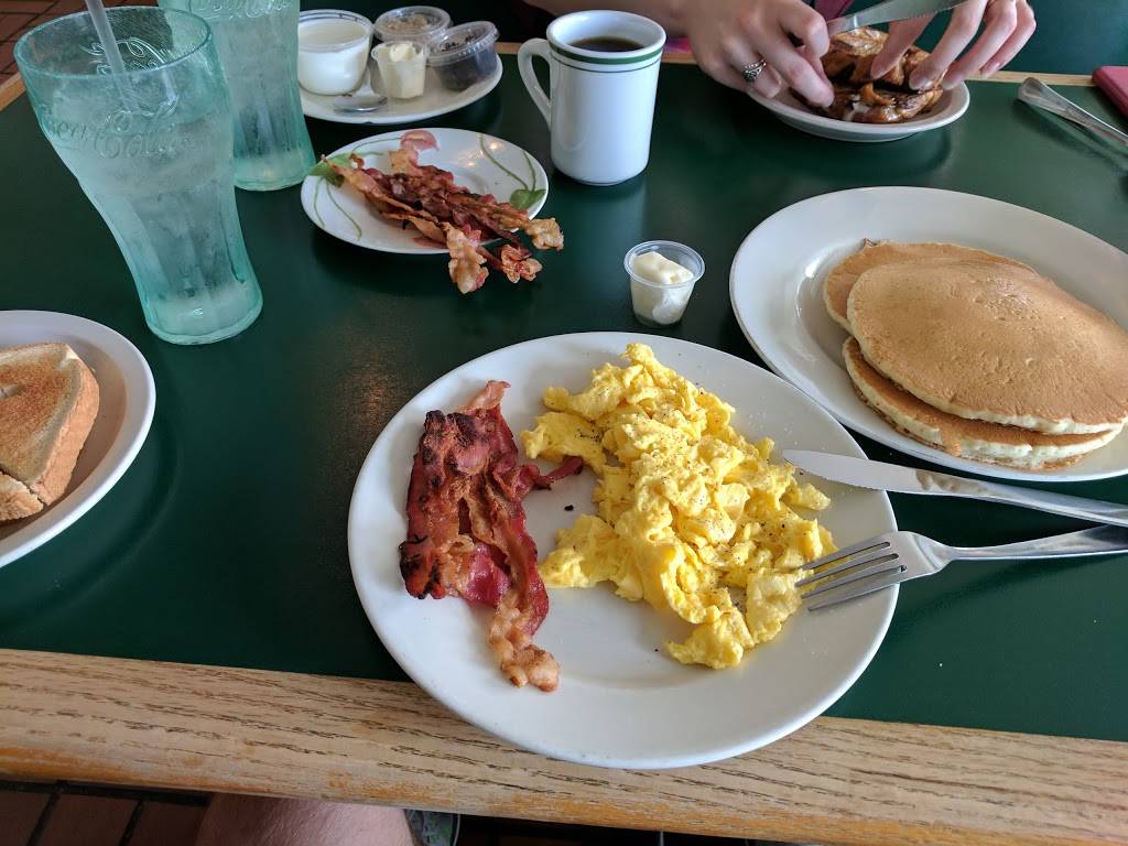 Green Apple Restaurant | restaurant | 7156 Cooley Lake Rd, Waterford Twp, MI 48327, USA | 2483669100 OR +1 248-366-9100