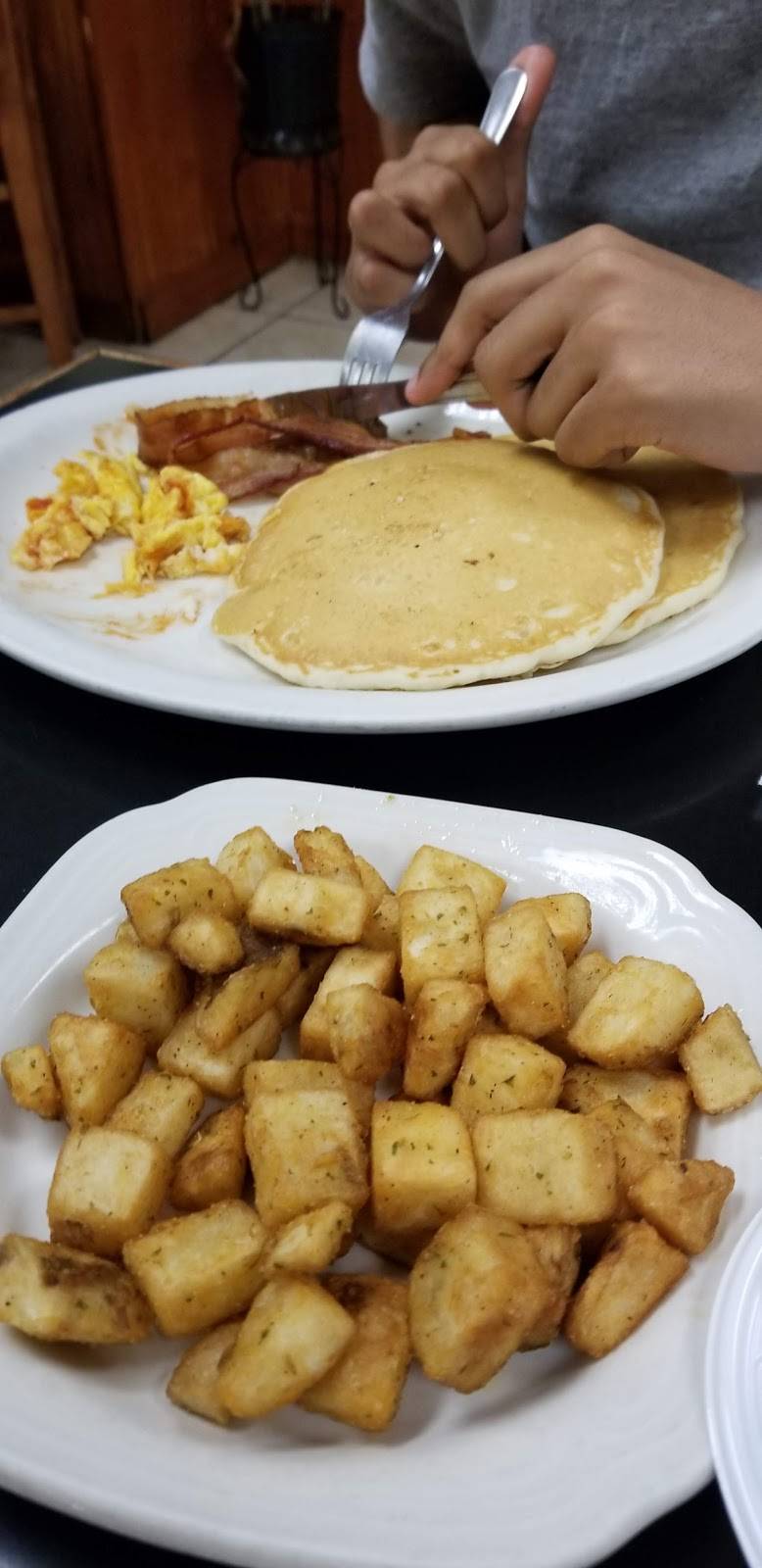 Jos Best Diner | cafe | 1050 Pearl St, Brockton, MA 02301, USA | 5085848334 OR +1 508-584-8334