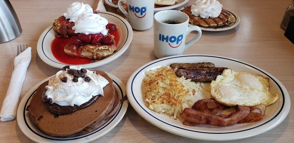 IHOP | bakery | 185 W Interstate Pkwy, Shawnee, OK 74804, USA | 4052754467 OR +1 405-275-4467