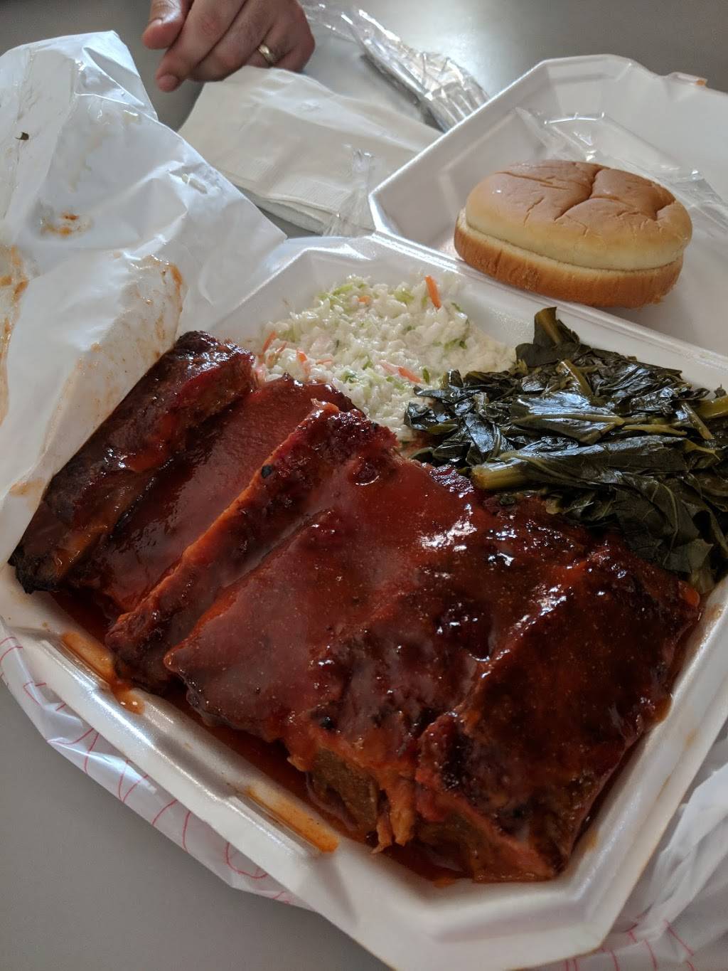 Sunset BBQ and lounge | restaurant | 964 Dodson Ave, Chattanooga, TN 37406, USA | 4236299240 OR +1 423-629-9240