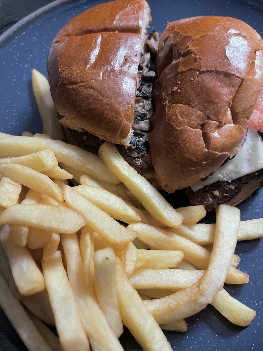 Broadway Pizza | restaurant | 3132 N Broadway, Chicago, IL 60657, USA | 2179199909 OR +1 217-919-9909