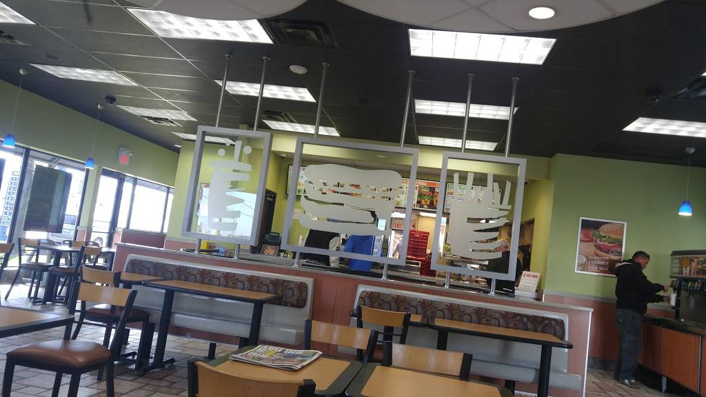 Burger King | restaurant | 7014 Torbram Rd, Mississauga, ON L4T 3Y3, Canada | 9056761573 OR +1 905-676-1573