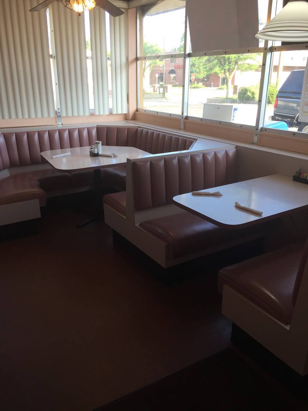 Golden Grill Restaurant | restaurant | 25385 Five Mile Road, Redford Charter Twp, MI 48239, USA | 3135385987 OR +1 313-538-5987