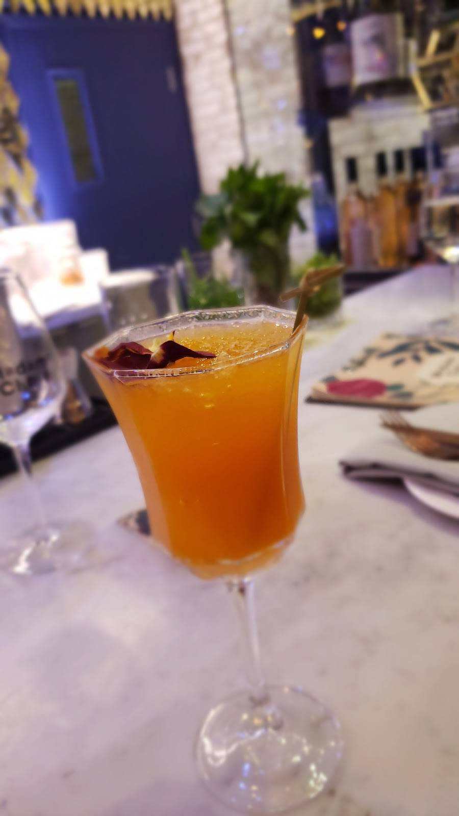 Madame Chose | restaurant | 5401 Boulevard des Galeries, Québec, QC G2K 1N4, Canada | 5818140880 OR +1 581-814-0880