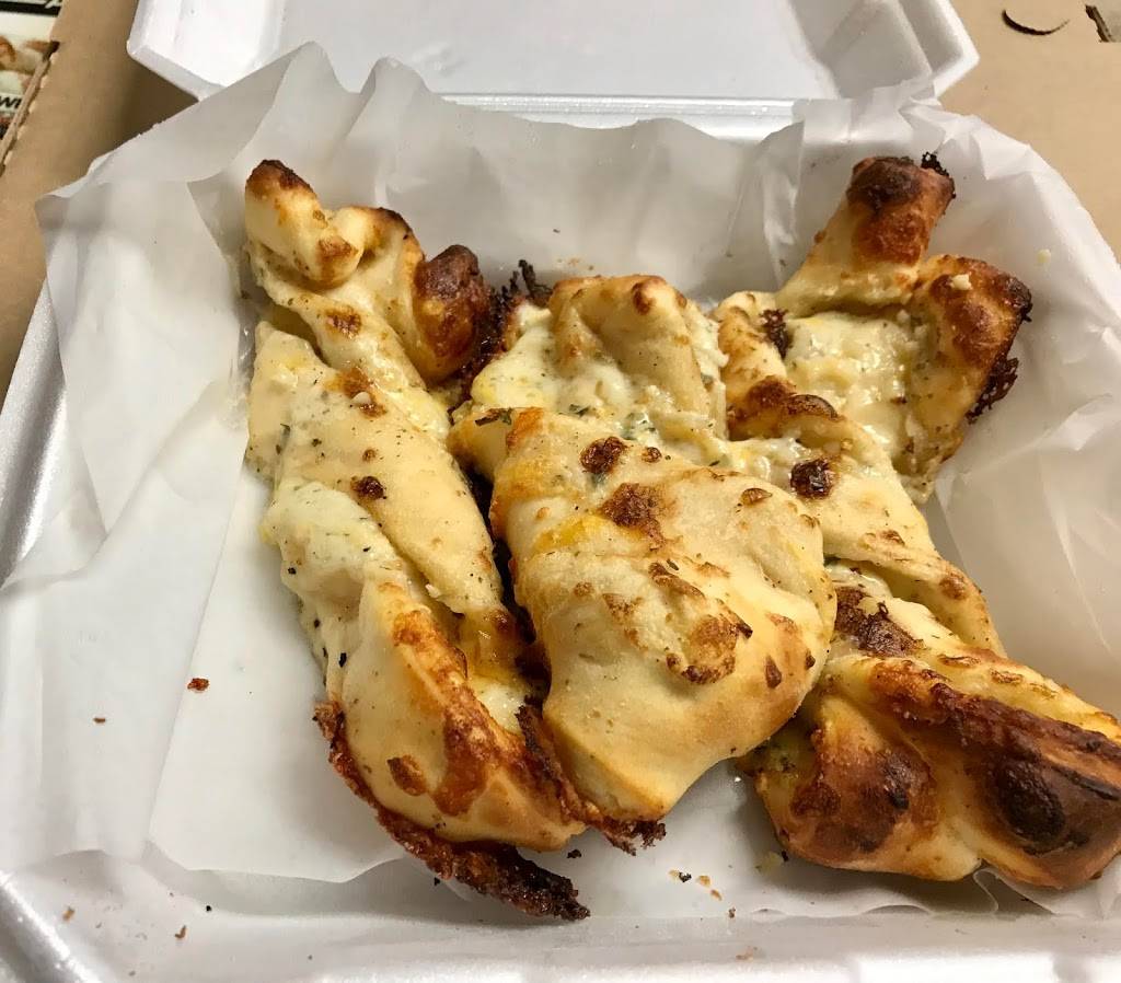 Straw Hat Pizza | restaurant | 1295 Horizon Dr A, Fairfield, CA 94533, USA | 7074218300 OR +1 707-421-8300