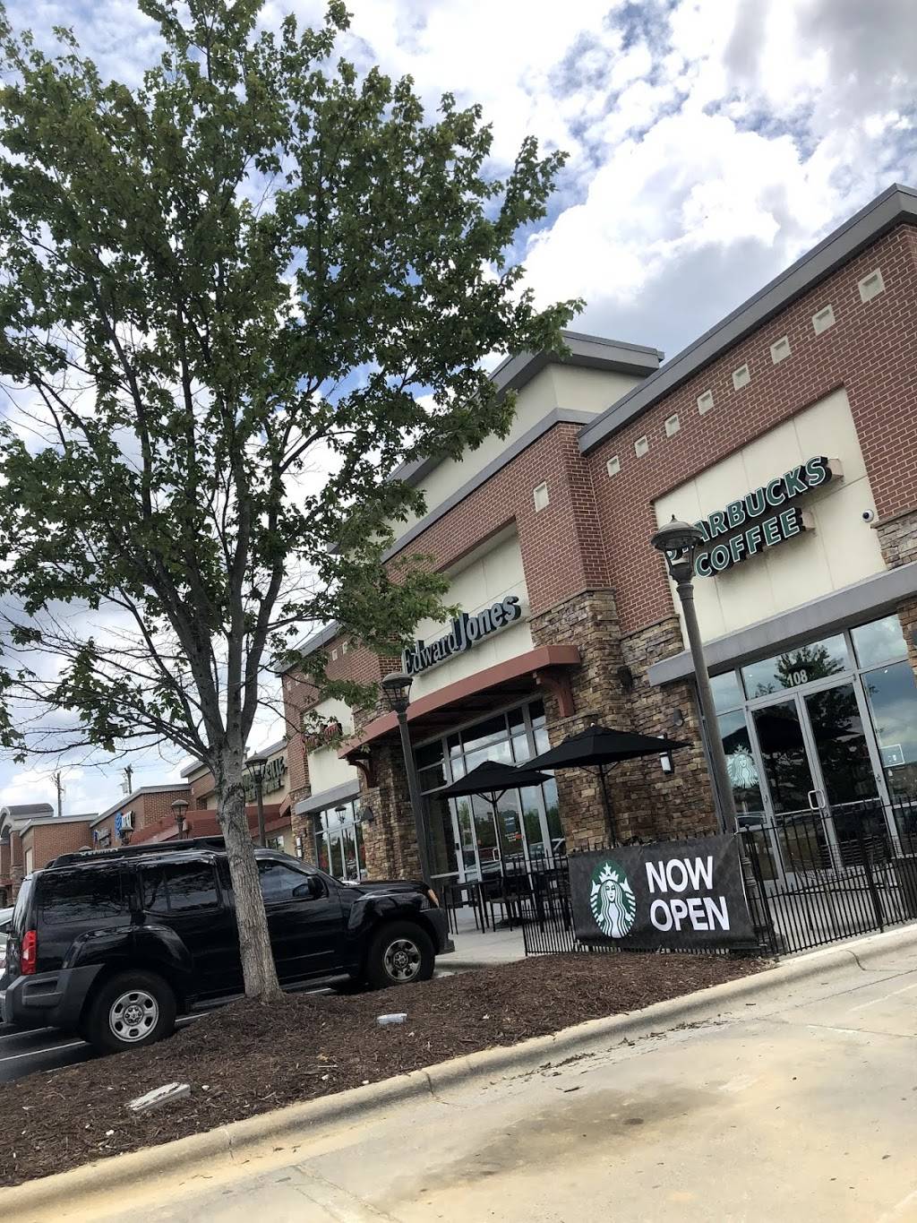 Starbucks | cafe | 3711 Elmsley Street #108, Greensboro, NC 27406, USA | 3362734531 OR +1 336-273-4531