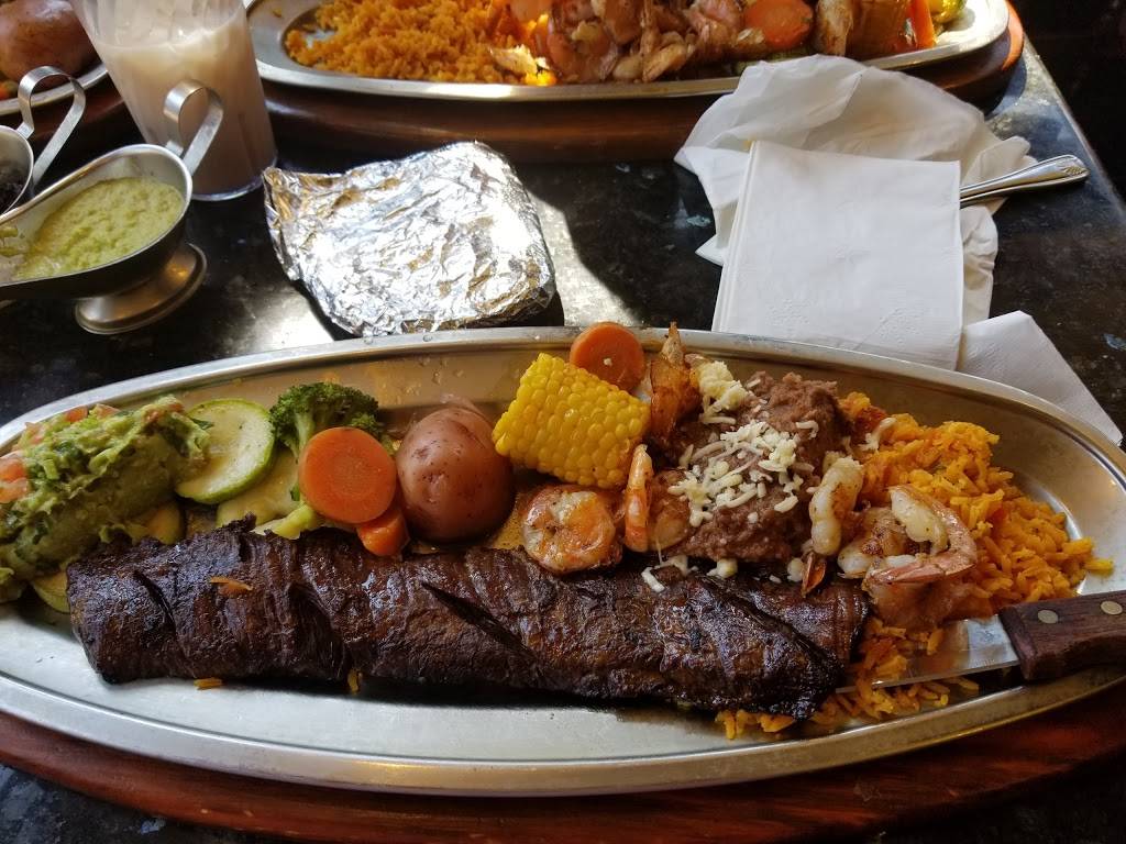 El Barco Mariscos | restaurant | 1035 N Ashland Ave, Chicago, IL 60622, USA | 7734866850 OR +1 773-486-6850