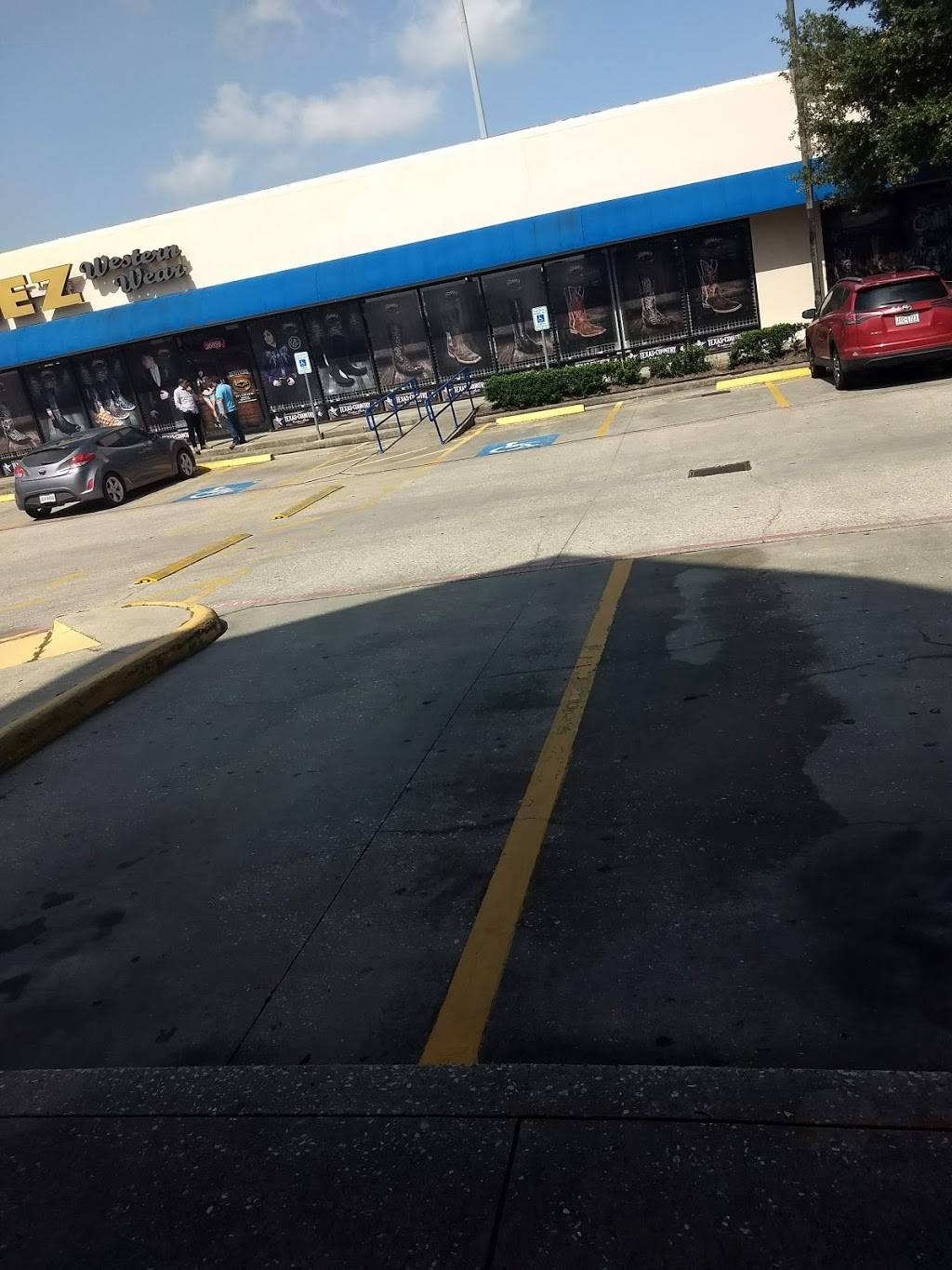 Popeyes Louisiana Kitchen | restaurant | 103 Farm to Market 1960 Bypass, Humble, TX 77338, USA | 2815408646 OR +1 281-540-8646