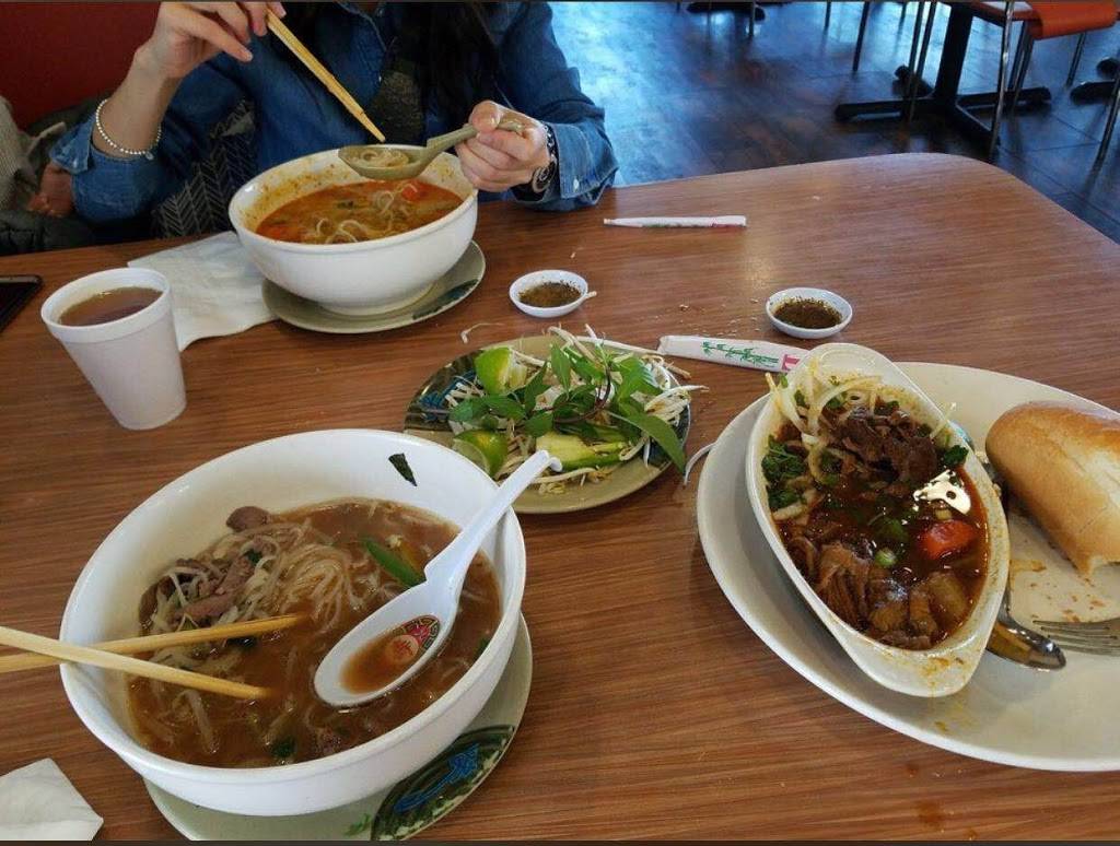 Banh Mi Che Cali BMC Pho | restaurant | 745 E Garvey Ave, Monterey Park, CA 91755, USA | 6262805528 OR +1 626-280-5528